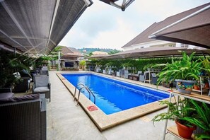 Outdoor dining - Patemax Luxury Apartments (Abuja)