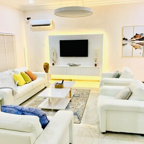 Appartement, 3 chambres | Salle de séjour | Télévision à écran plat, Netflix, services de streaming