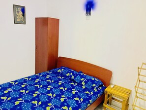 3 bedrooms, in-room safe, desk, laptop workspace