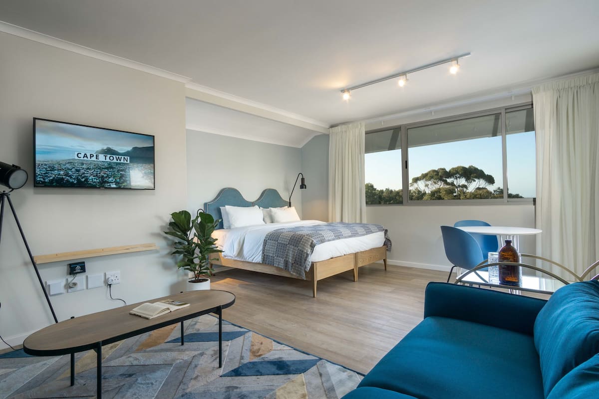 Suite estudio Premium | Ropa de cama de alta calidad y escritorio
