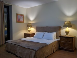 Tremannsrom, balkong | Barnesenger, ekstrasenger (mot et tillegg) og wi-fi (inkludert)