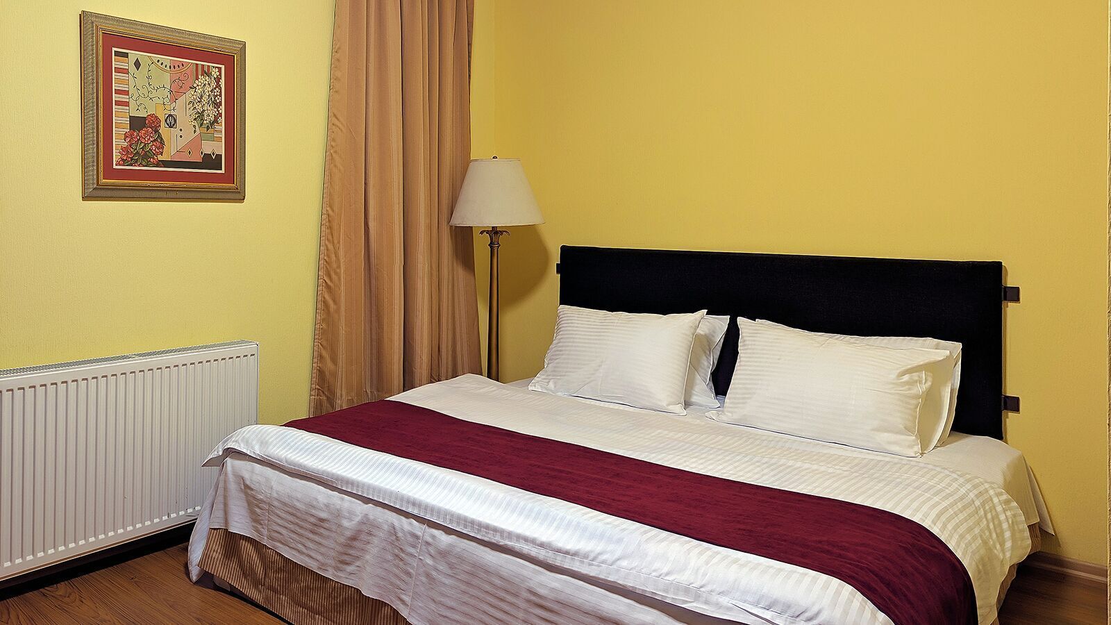 Cunas, camas plegables/adicionales, wifi gratis y ropa de cama 