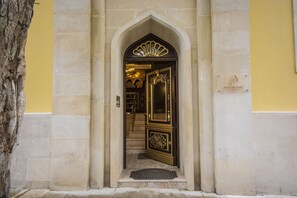 Property entrance - Museum Park (Baku)