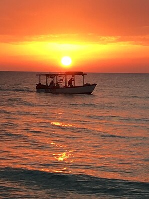 A boat on calm waters during sunset. - Solet's Paradise Negril (Negril)