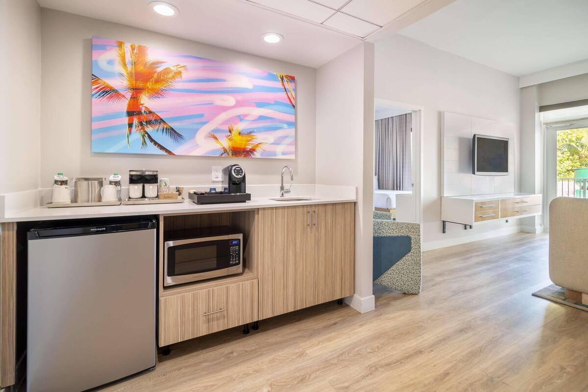 suite, 2 queen beds, non smoking (upgrade) | 1 bedroom, hypo-allergenic bedding, in-room safe, desk