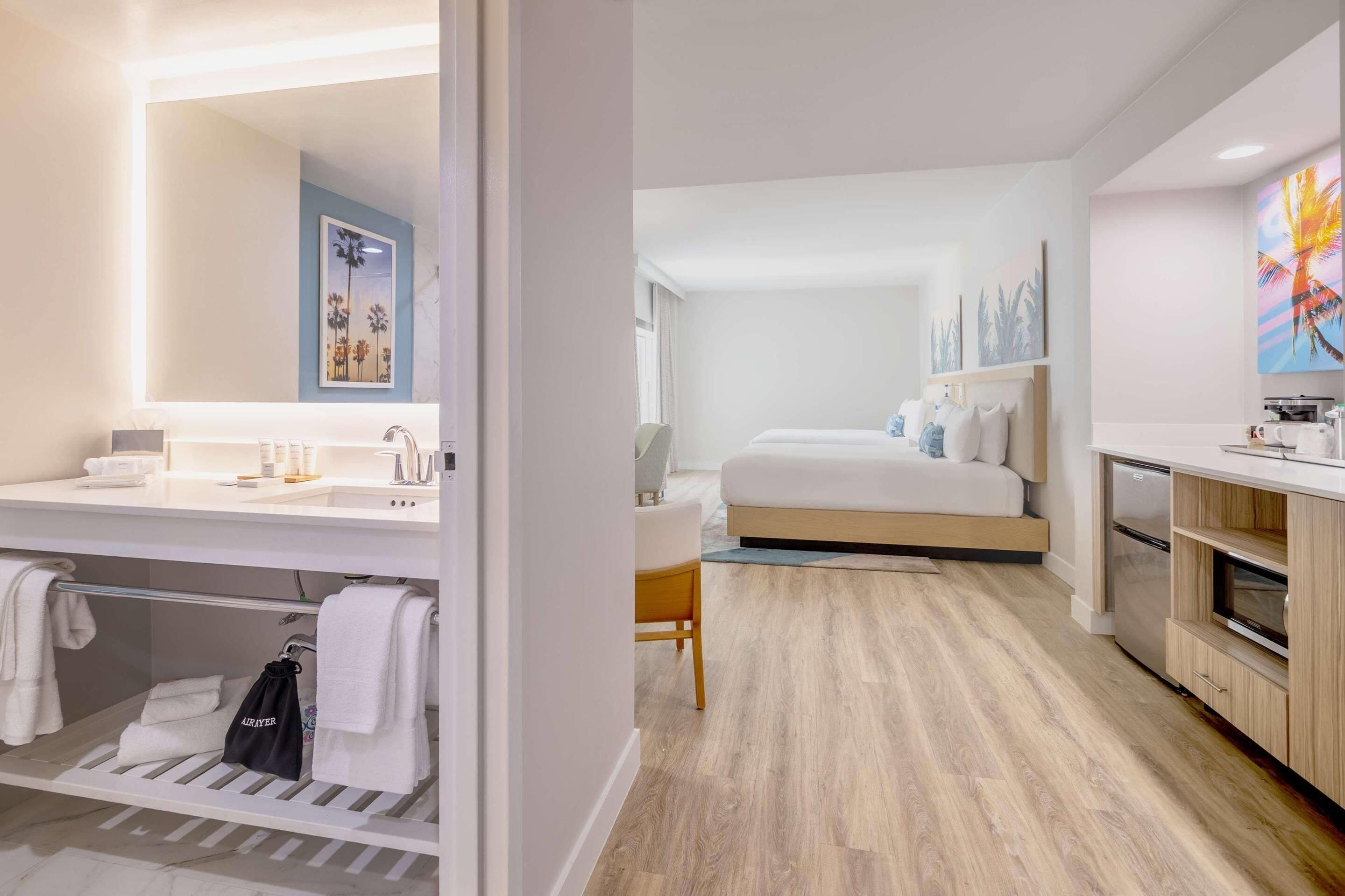 Bộ đồ giường kháng dị ứng, két bảo mật tại phòng, bàn 