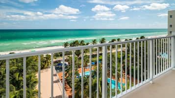 Habitación, 1 cama King size, balcón, frente al océano | 1 habitación y ropa de cama hipoalergénica