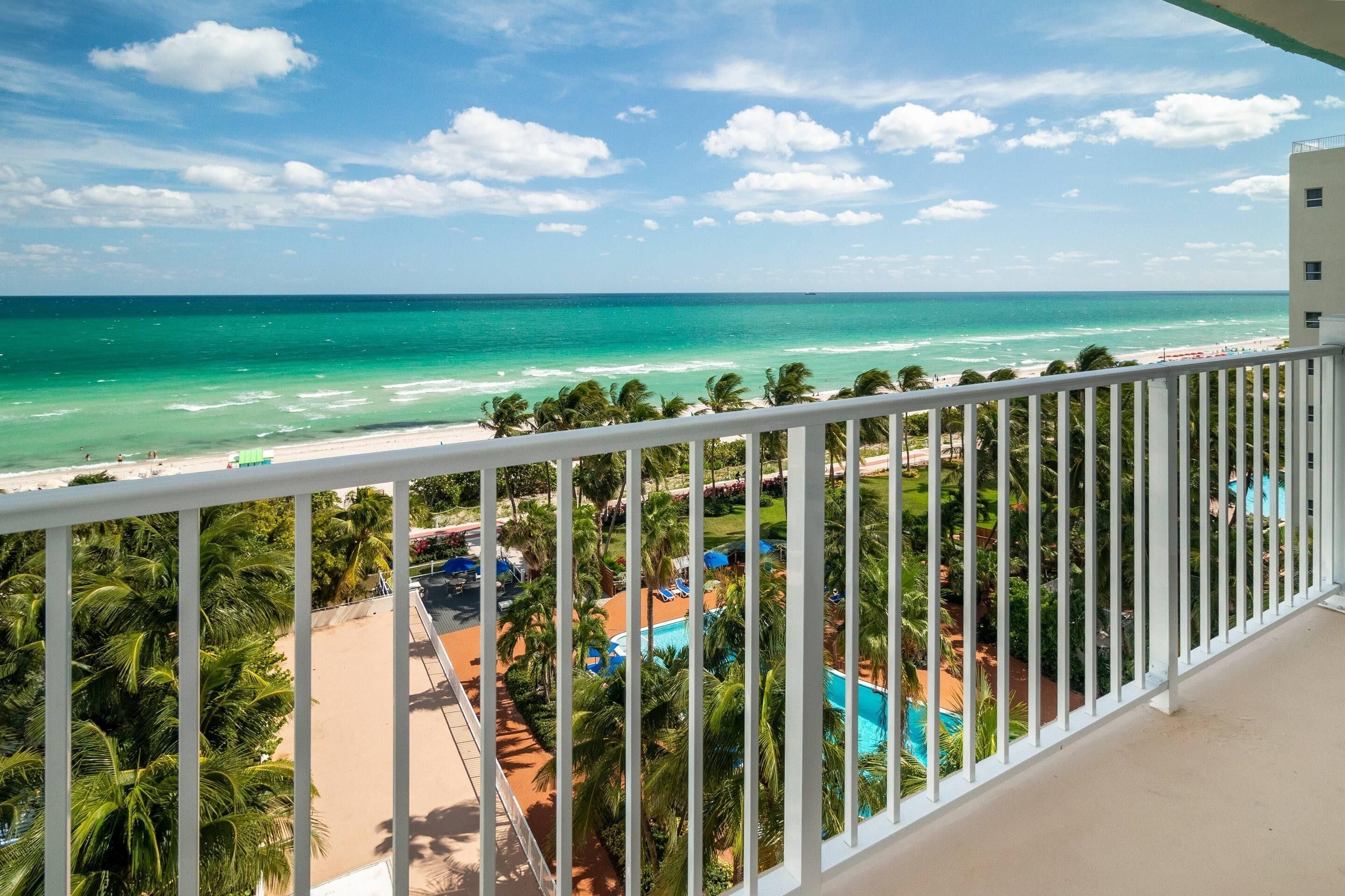 Room, 1 King Bed, Balcony, Oceanfront | Hypo-allergenic bedding, in-room safe, desk, laptop workspace