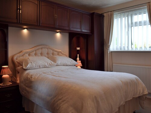 2 bedroom accommodation in Congleton
