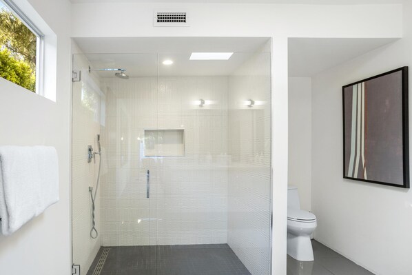 House, Multiple Beds (Spero Estate) | Bathroom | Hair dryer, towels