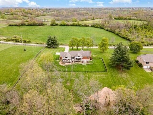 Tranquil 12-Acre Luxury Farmhouse Between The Ark & Creation Museum
