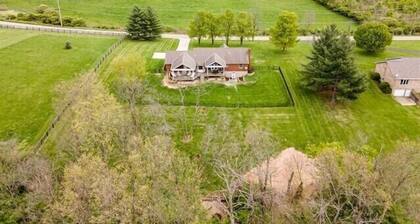 Tranquil 12-Acre Luxury Farmhouse Between The Ark & Creation Museum