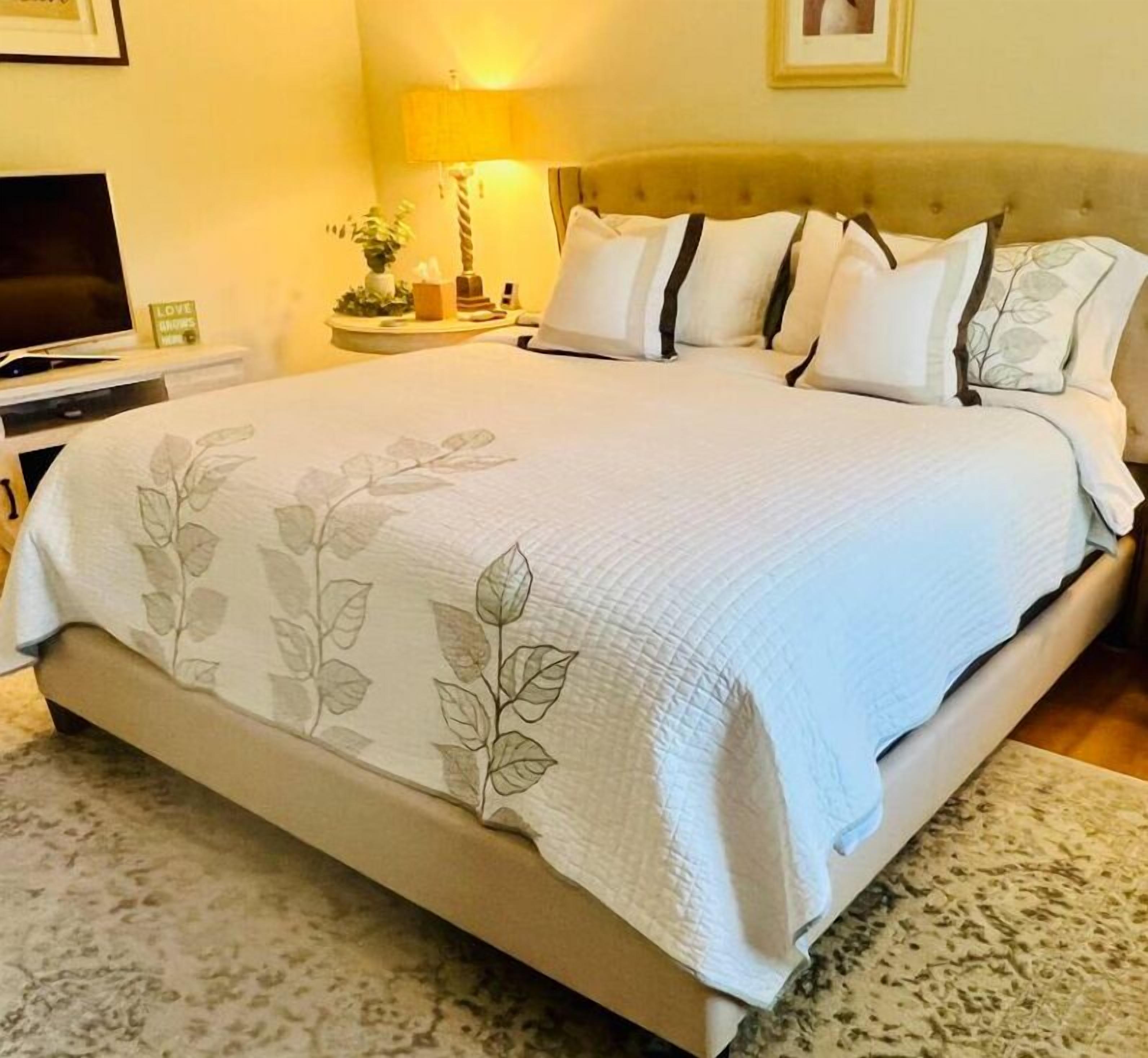 3 bedrooms, iron/ironing board, free WiFi, bed sheets