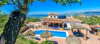 Mansion Piedras Blancas Colmenar by Ruralidays