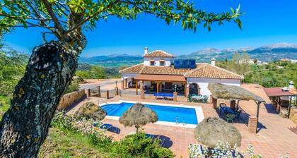 Mansion Piedras Blancas Colmenar by Ruralidays