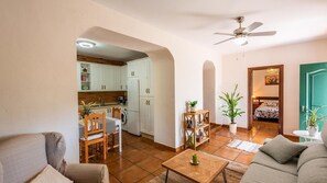 TV, fireplace - Casa Jazmín Azul Cómpeta by Ruralidays (Málaga)