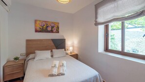 3 bedrooms, iron/ironing board, travel cot, WiFi