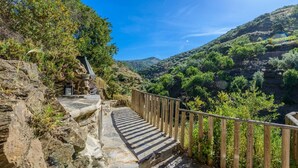 A stone staircase with wooden railings leading to a viewpoint overlooking a valley. - Hidalgo de Arenas by Ruralidays (Málaga)