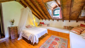 4 habitaciones, tabla de planchar con plancha, cuna de viaje y wifi 