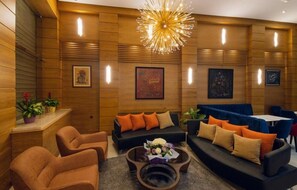 Coin salon dans le hall