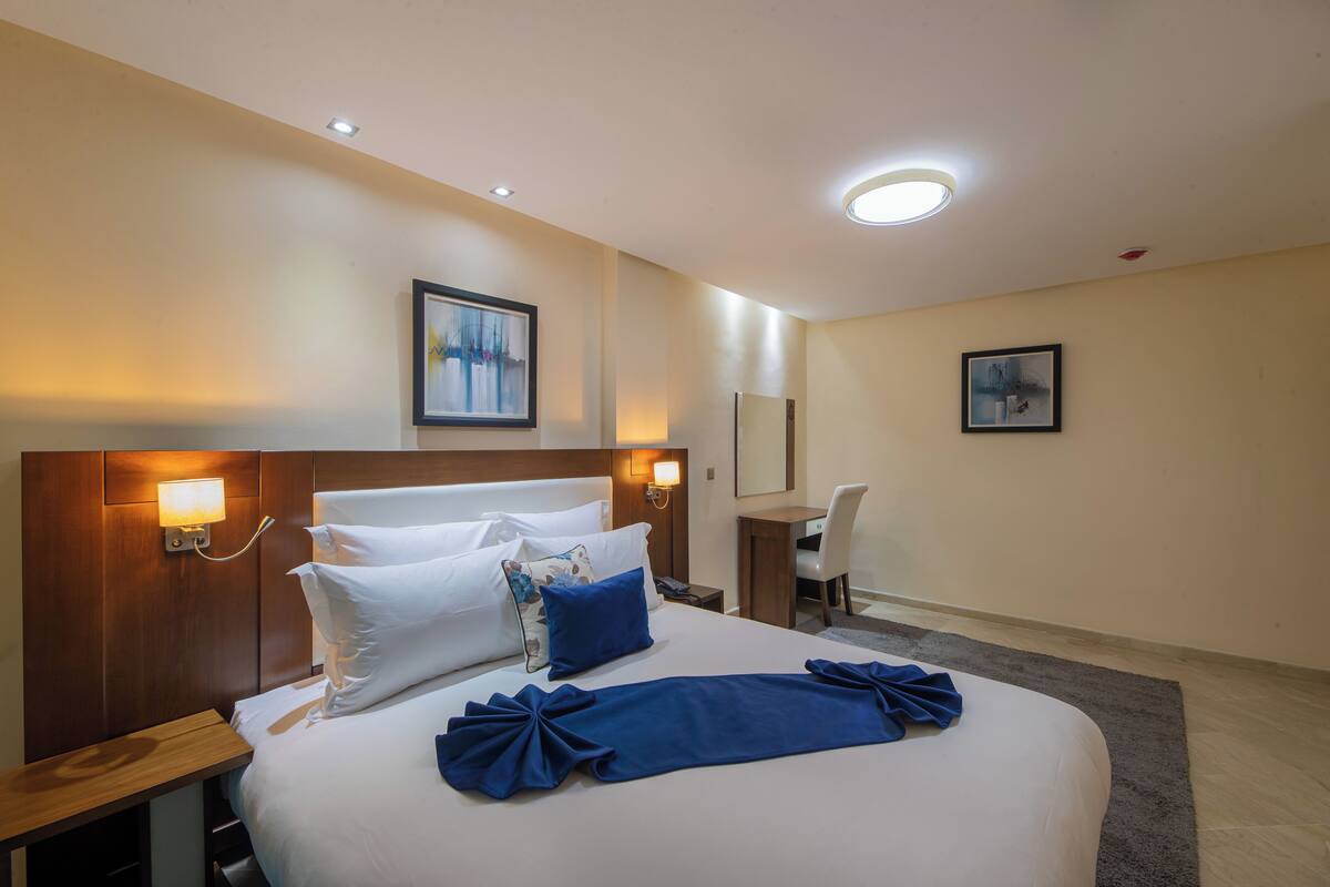 2 Schlafzimmer, italienische Bettbezüge von Frette