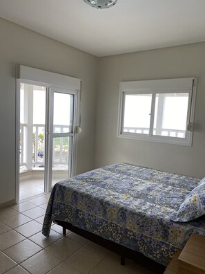 3 quartos, ferros/tábuas de passar roupa, Wi-Fi de cortesia