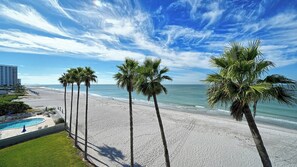 Beach nearby, sun-loungers - Beachcomber unit 408 (Longboat Key)