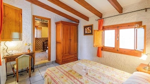 4 bedrooms, travel cot, WiFi