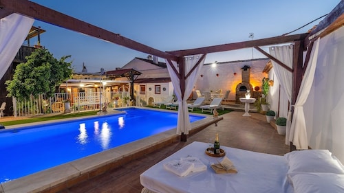 Los Mellizos Peñaflor by Ruralidays