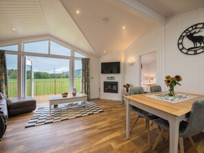 Dining - 2 bedroom accommodation in Keltyneyburn, near Aberfeldy (Keltyneyburn, near Aberfeldy)