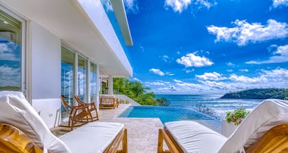 6 bedroom house on the surf beach Remanso! Introductory rates