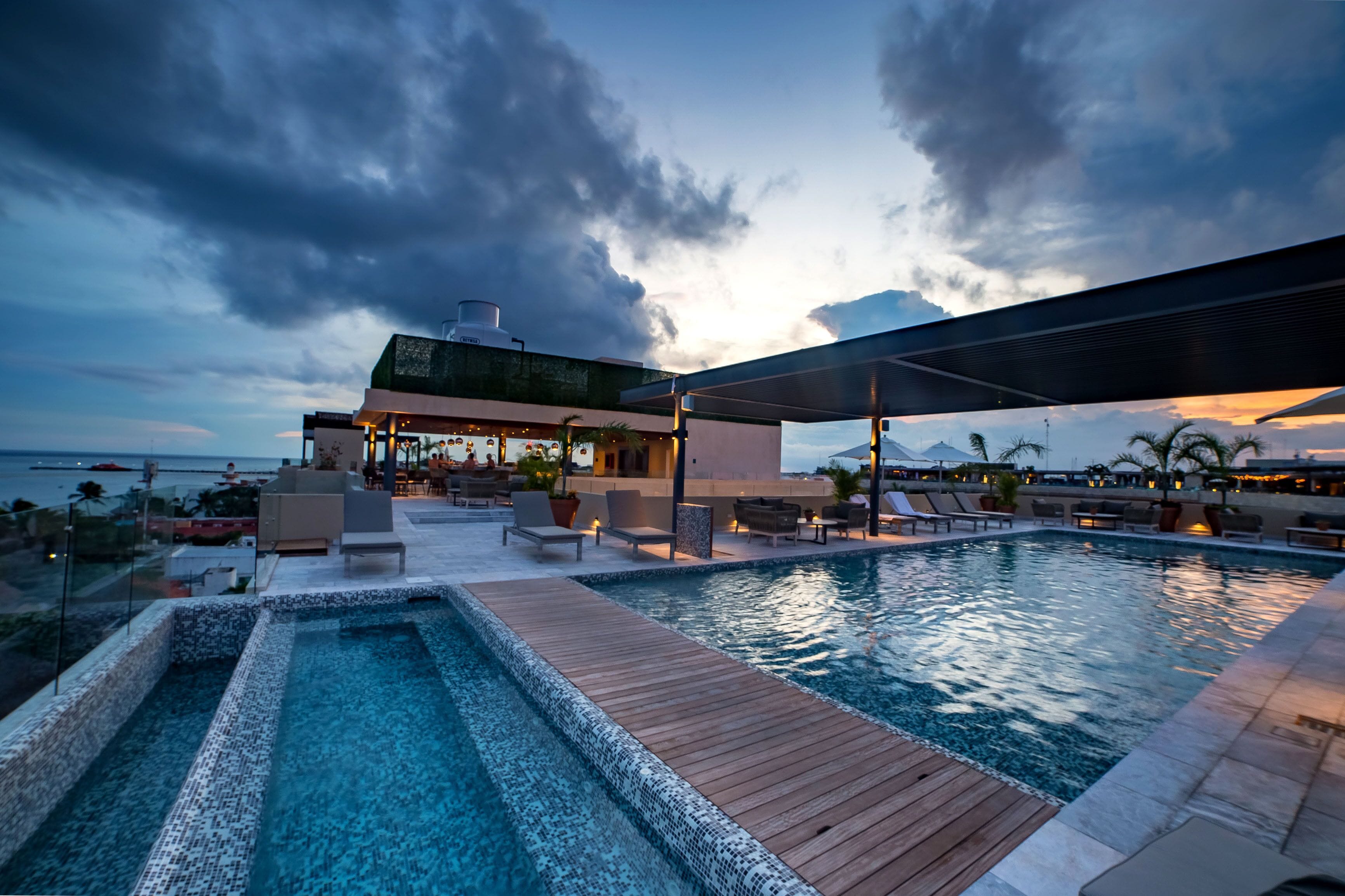 3 outdoor pools, pool umbrellas, sun loungers