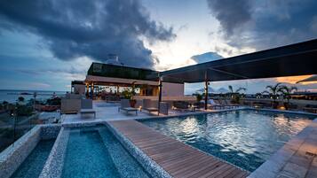 3 outdoor pools, pool umbrellas, pool loungers