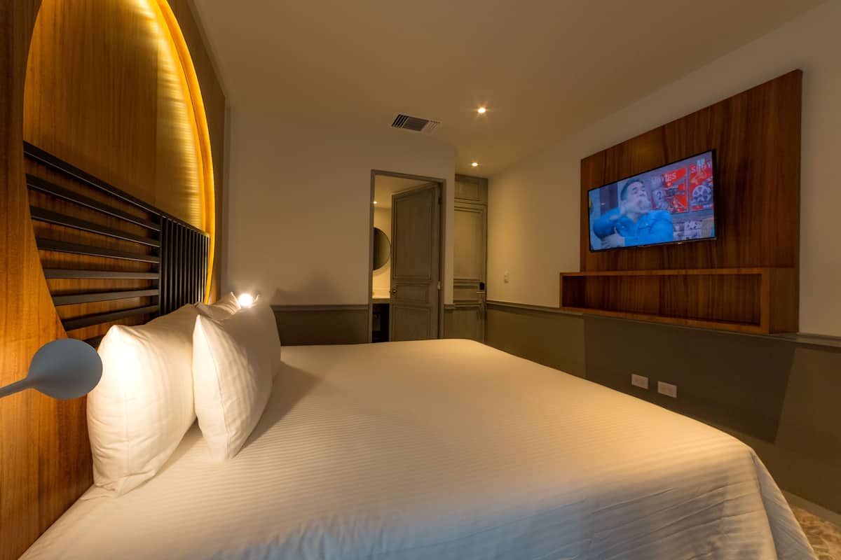 1 bedroom, in-room safe, blackout curtains, free WiFi