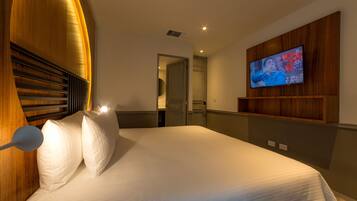 1 bedroom, in-room safe, blackout curtains, free WiFi