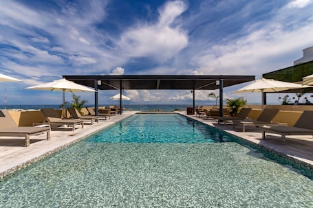 3 outdoor pools, pool umbrellas, sun loungers. Singular Joy Vacation Rentals