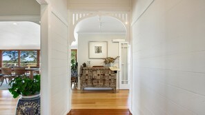 Luxury House | Living area | Smart TV - The Art House (Newrybar)