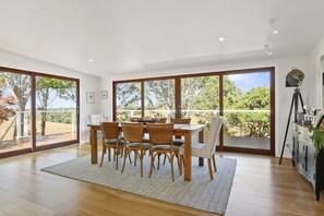 Luxury House | In-room dining - The Art House (Newrybar)