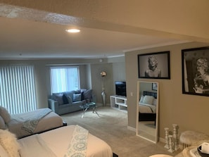Basic Loft | 1 bedroom, free WiFi - Hollywood Perfect Vacation (Los Angeles)