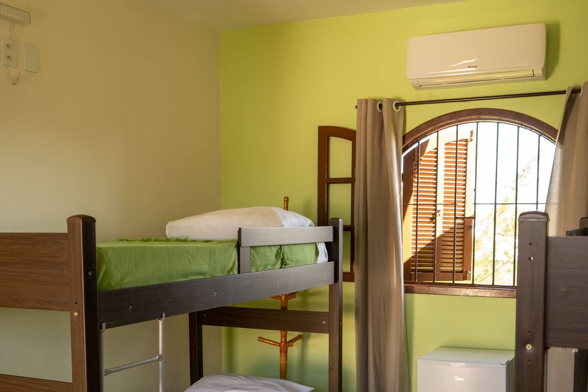 Quarto 5 | ผ้าม่านกันแสง, Wi-Fi ฟรี, ผ้าปูที่นอน