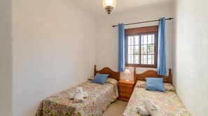 3 bedrooms, travel crib, WiFi - San Nicolás Algar by Ruralidays (Cádiz)