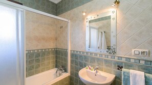 Ensemble baignoire-douche