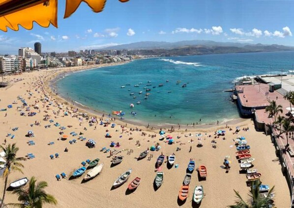 Una spiaggia nelle vicinanze