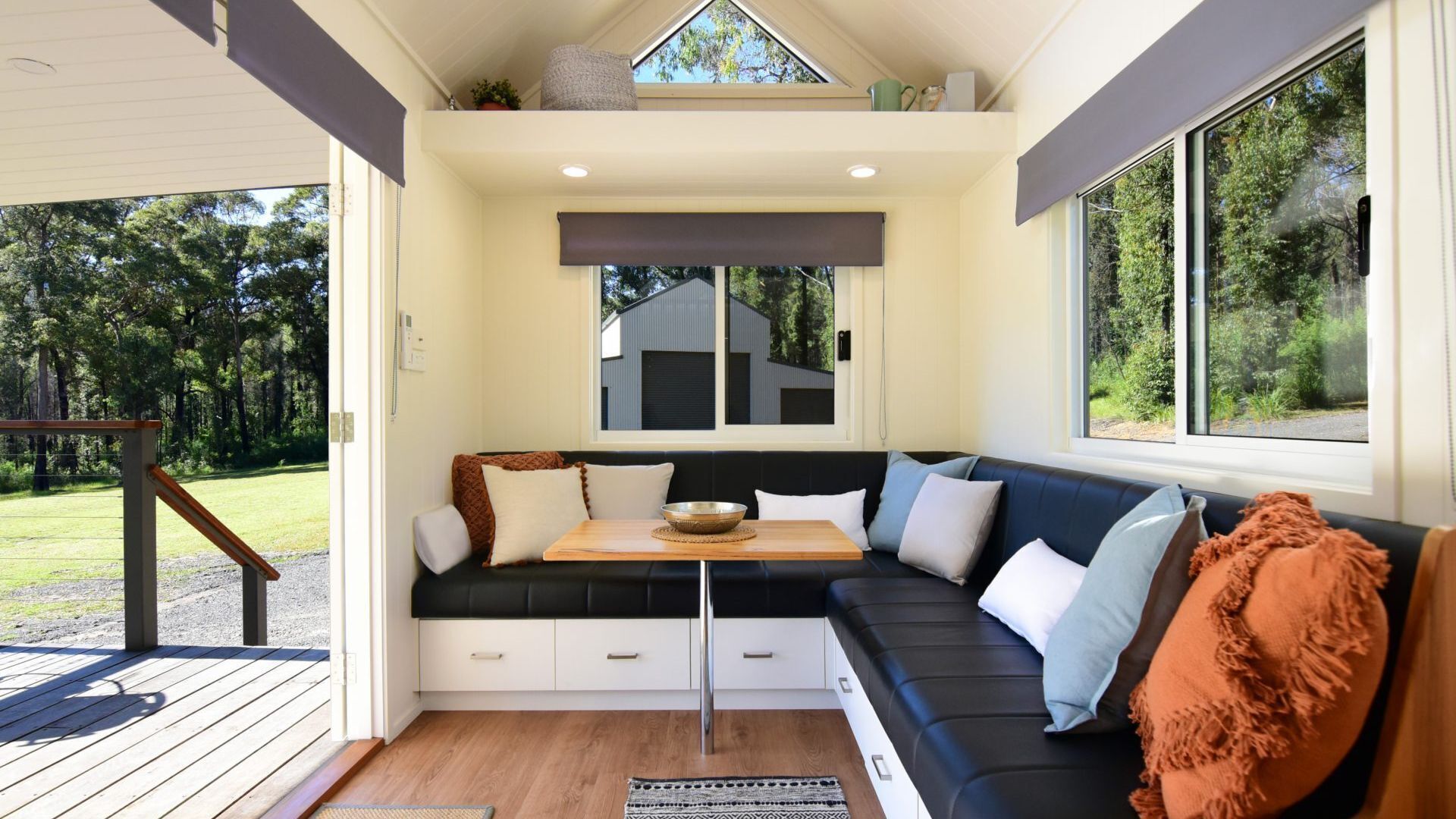 المنشأة من الداخل