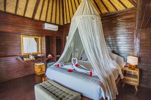 Escritorio, wifi gratis y ropa de cama 