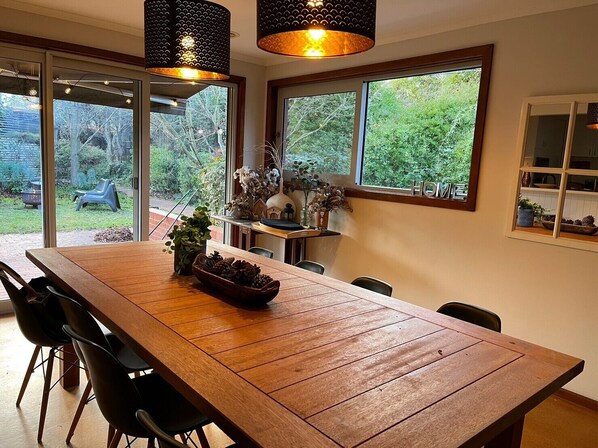 Dining - 5+1 BRs/3 Bathrooms/ NBN Wifi/ Free Secure 5-6 Parking (Watson)