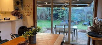 Leafy Garden Home_5 + 1 BRs / 3 Badrum / NBN Wifi / 3 Parkeringar