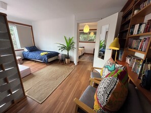 5 habitaciones, caja de seguridad en la habitación y escritorio 