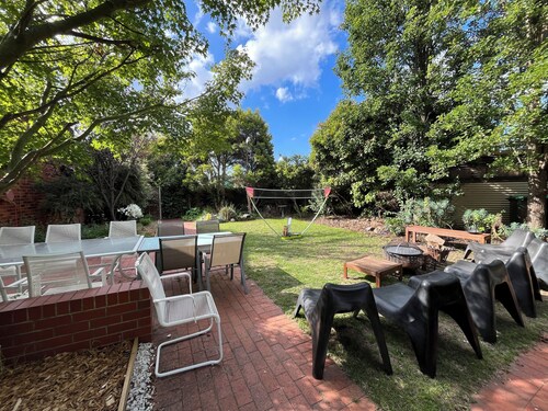 5+1 BRs/3 Bathrooms/ NBN Wifi/ Free Secure 5-6 Parking