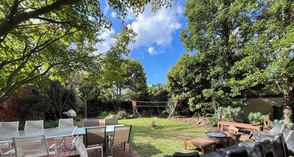5+1 BRs/3 Bathrooms/ NBN Wifi/ Free Secure 5-6 Parking